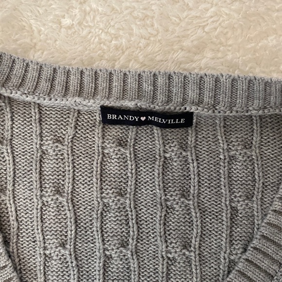 Brandy Melville Cable Knit Sweater - Picture 2 of 4